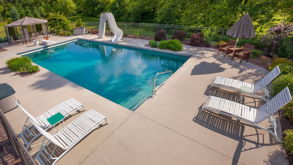 Planning Your Poolside Paradise in Southwest Florida: Furniture, Décor, and Accessories