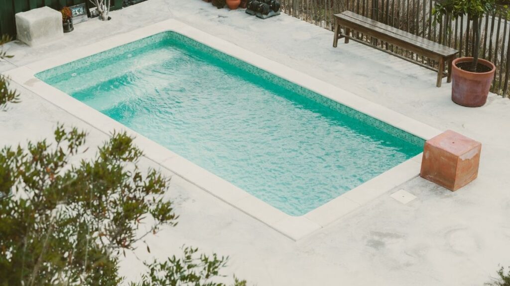 Straight vs. Curvy Pools