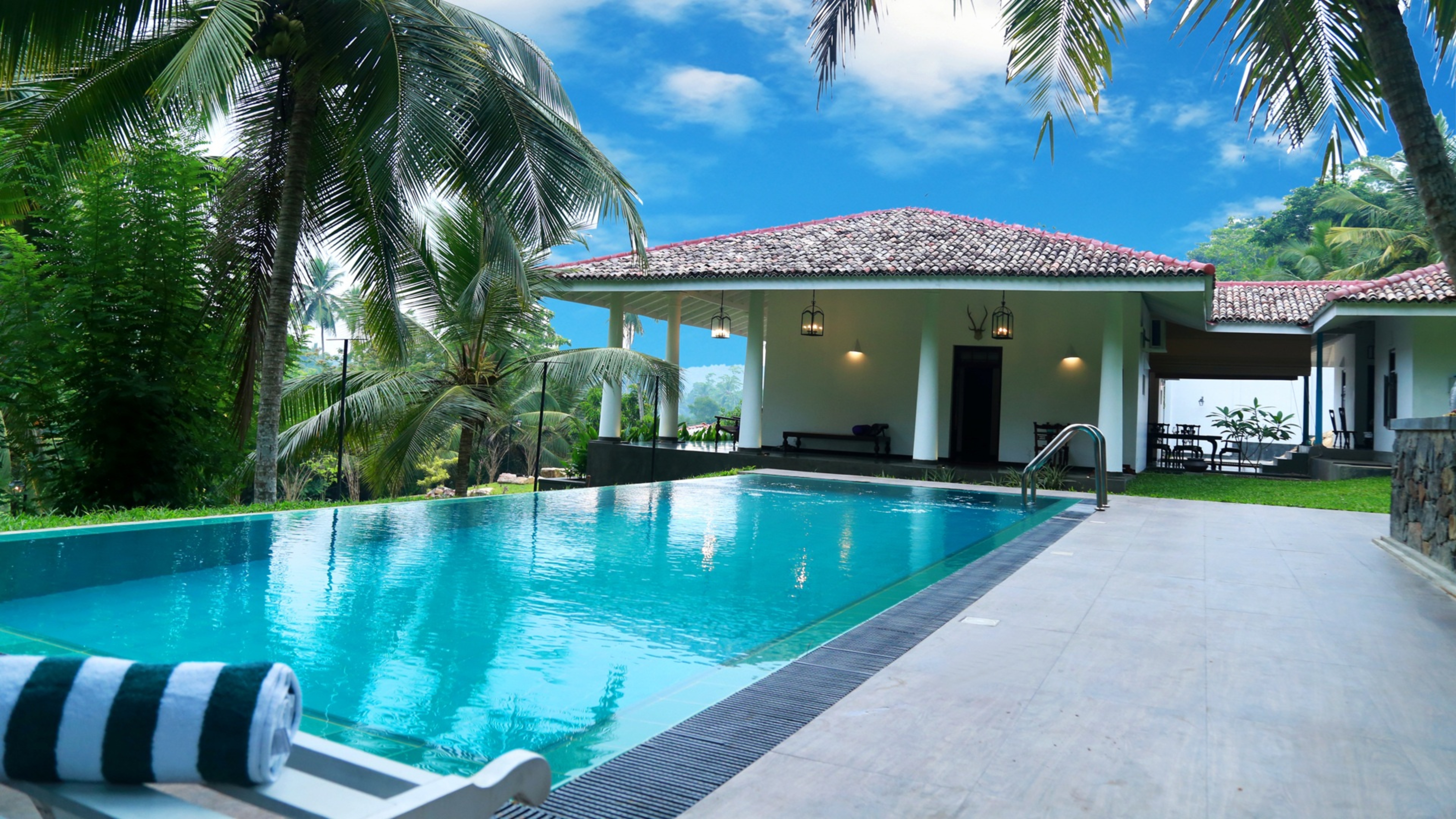 Glass-Tile Pools