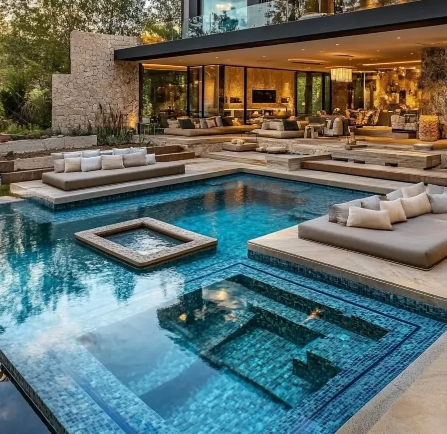 Custom Pools and Spas